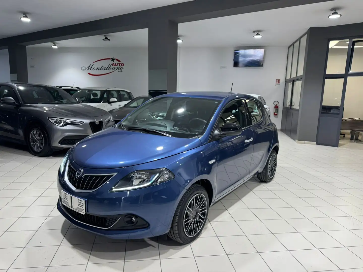 Lancia Ypsilon 1.0 FireFly 5 porte S&S Hybrid Gold Blu/Azzurro - 1