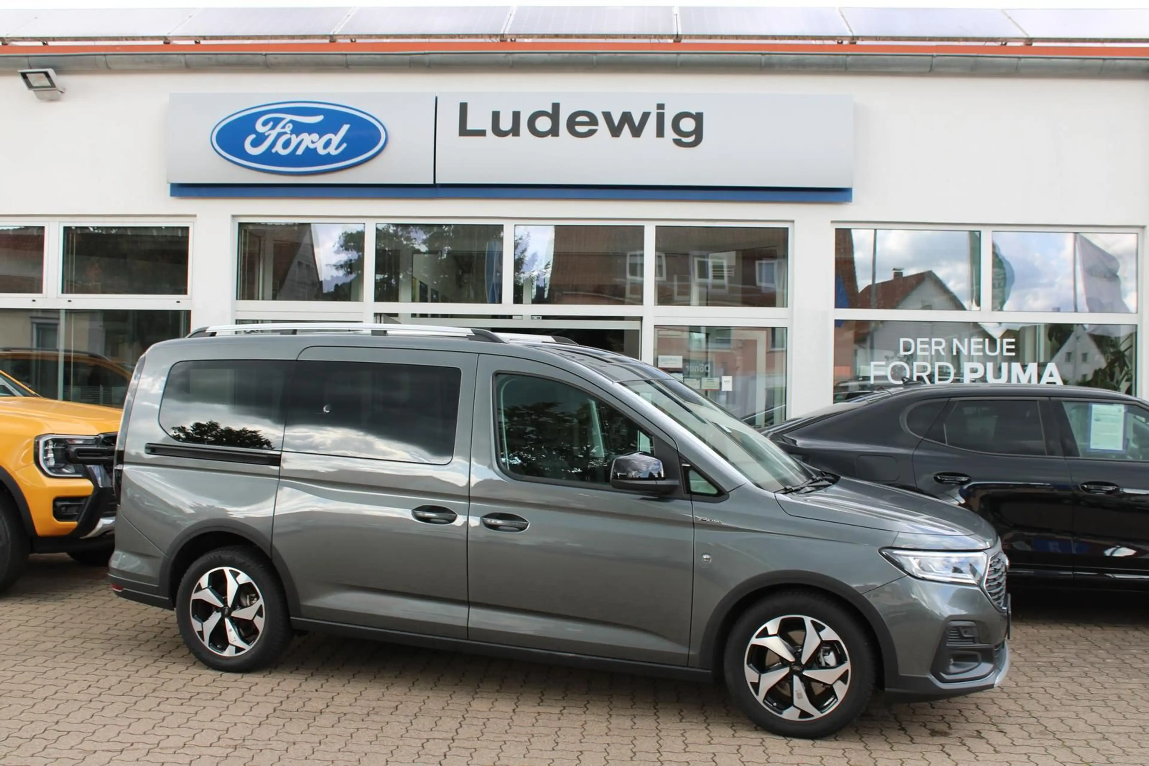 Ford Grand Tourneo Connect PHEV Active AHK LED GJR — photo 3