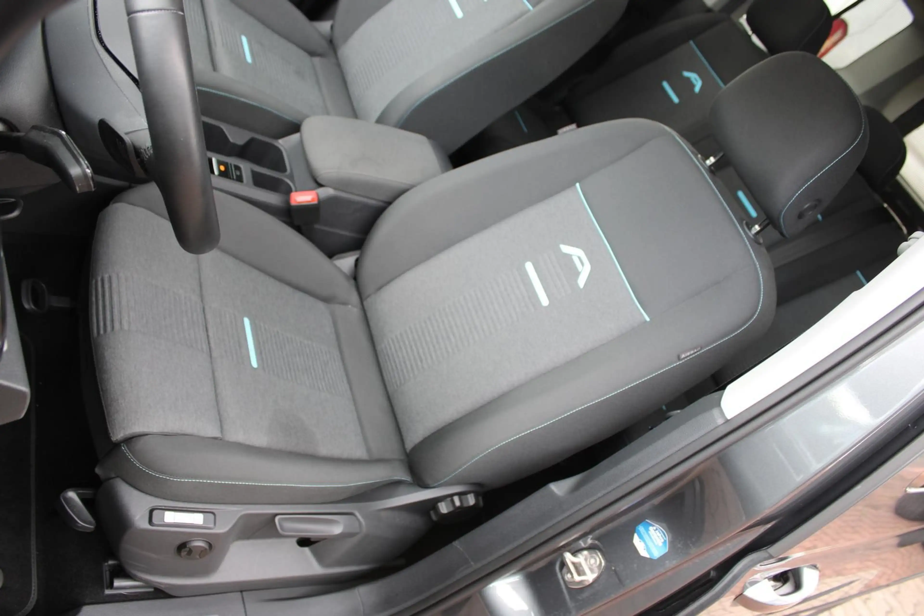 Ford Grand Tourneo Connect PHEV Active AHK LED GJR — photo 13