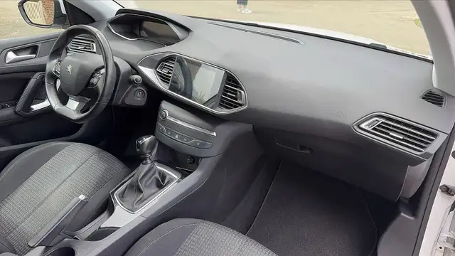 Peugeot 308 view 10