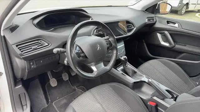 Peugeot 308 view 8