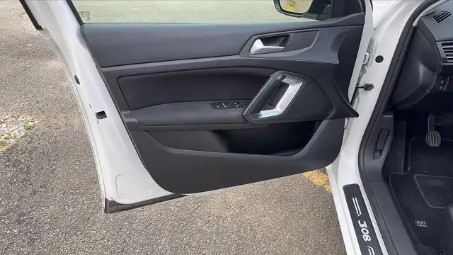 Peugeot 308 view 7
