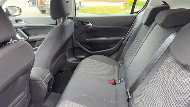 Peugeot 308 view 9