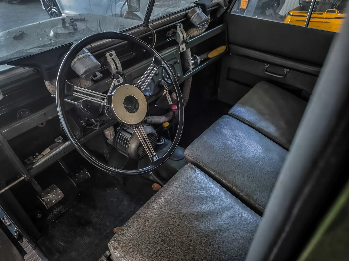 Land Rover Defender 109 Series IIa (9 Sitzplätze!) Grün - 2