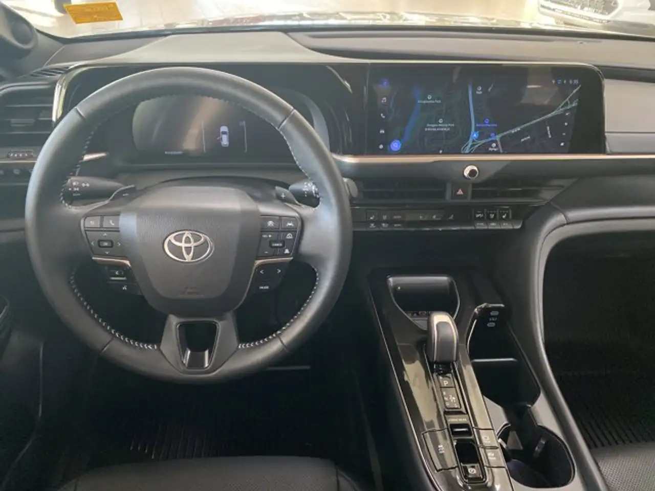 Toyota Crown снимка Toyota Crown
