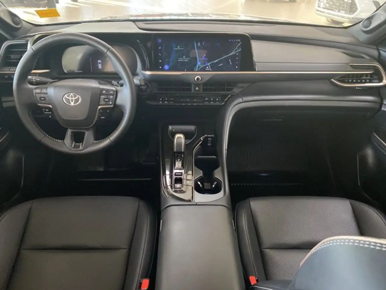 Toyota Crown снимка Toyota Crown