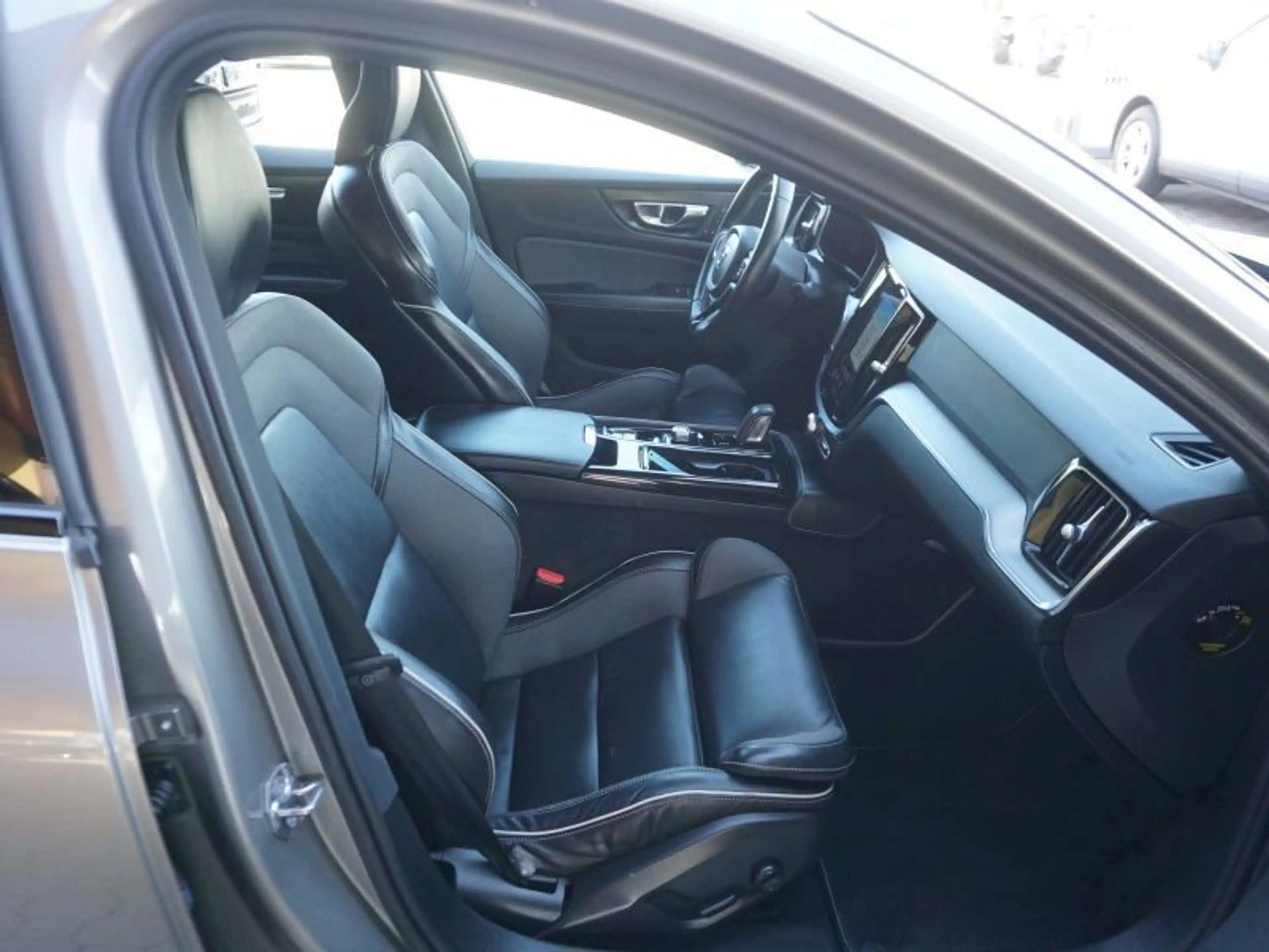 Volvo S60 T8 Twin Engine R-Design Geartronic *TOPAUSSTATTUN — photo 11