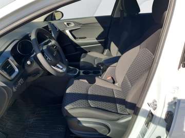 Fotografie 5 des Kia Ceed / cee'd Ceed 1.5 T-GDI Silver (EU-Fahrzeug)