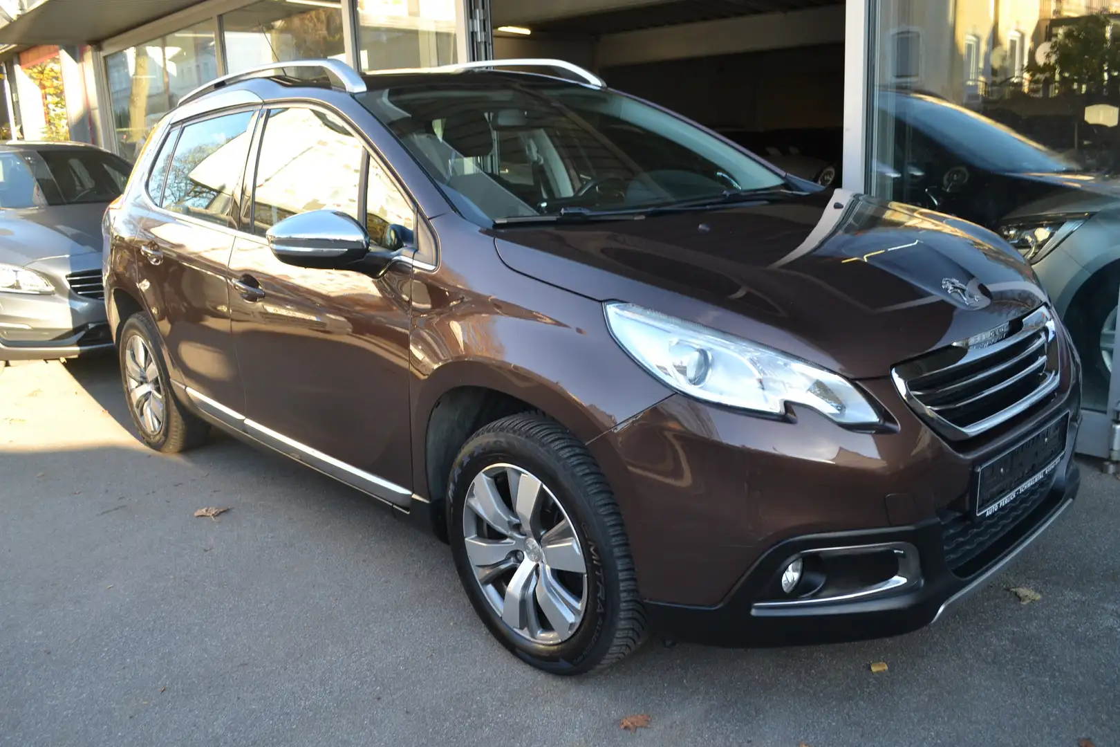 Peugeot 2008 Allure 1.6 e-HDI*CO²-105g*2.HAND*NAVI*PANORAMA Коричневий - 2