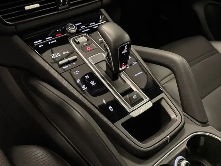 Porsche Cayenne Coupé E-Hybrid 3.0 2022, foto 24