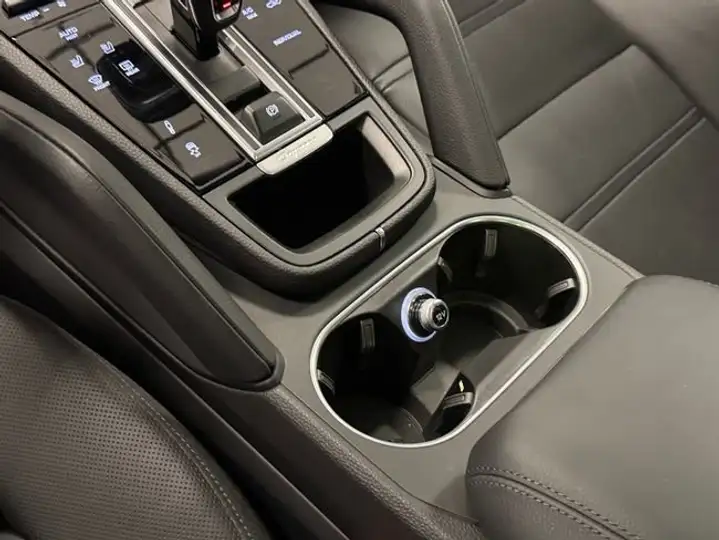 Porsche Cayenne Coupé E-Hybrid 3.0 2022, foto 23