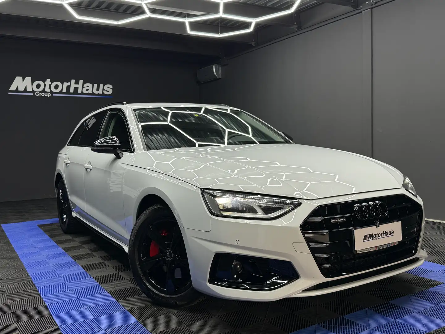 Audi A4 Avant 40 2.0 tdi quattro 204cv Bianco - 1