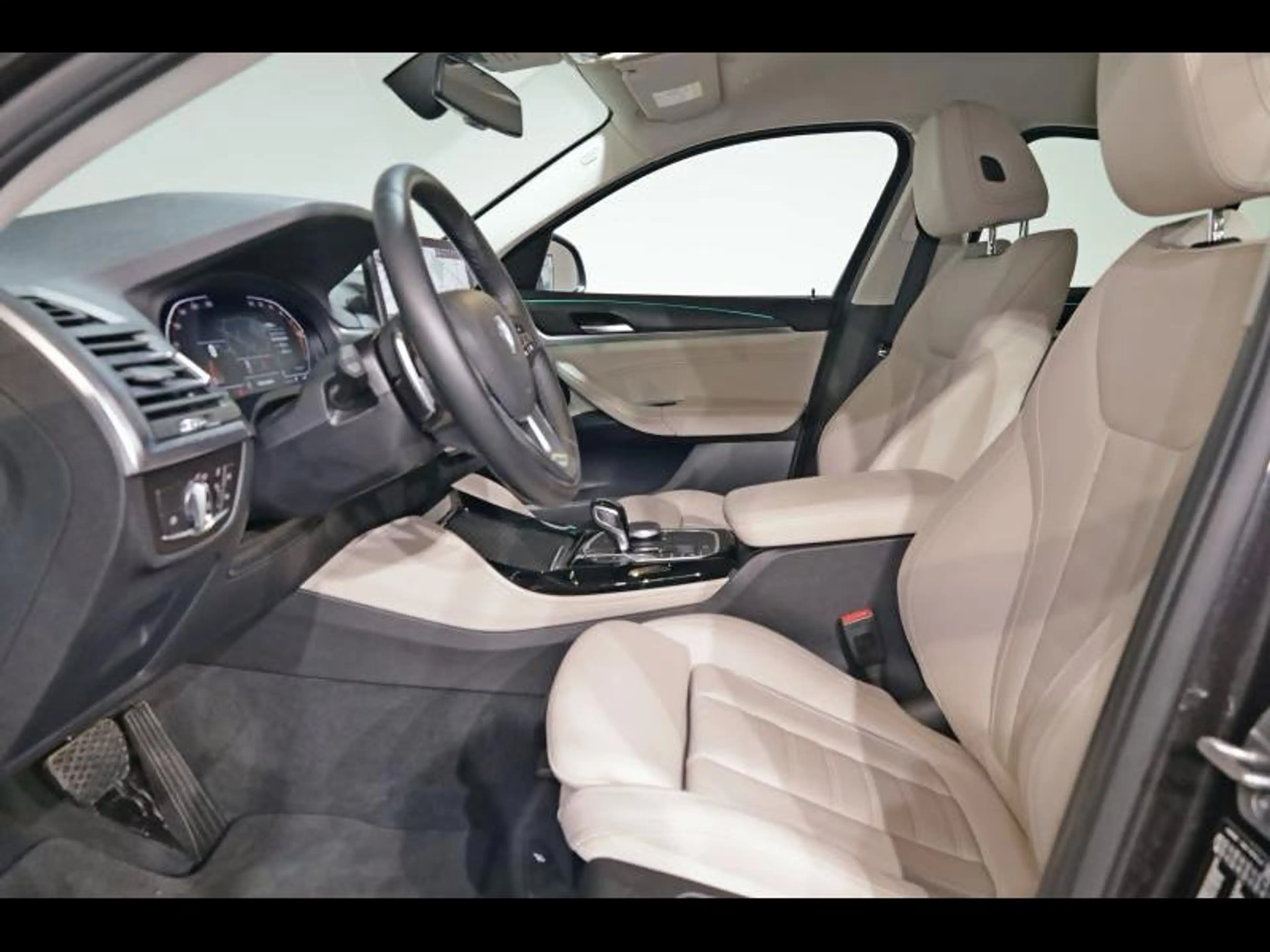BMW X4 xDrive20i — photo 9