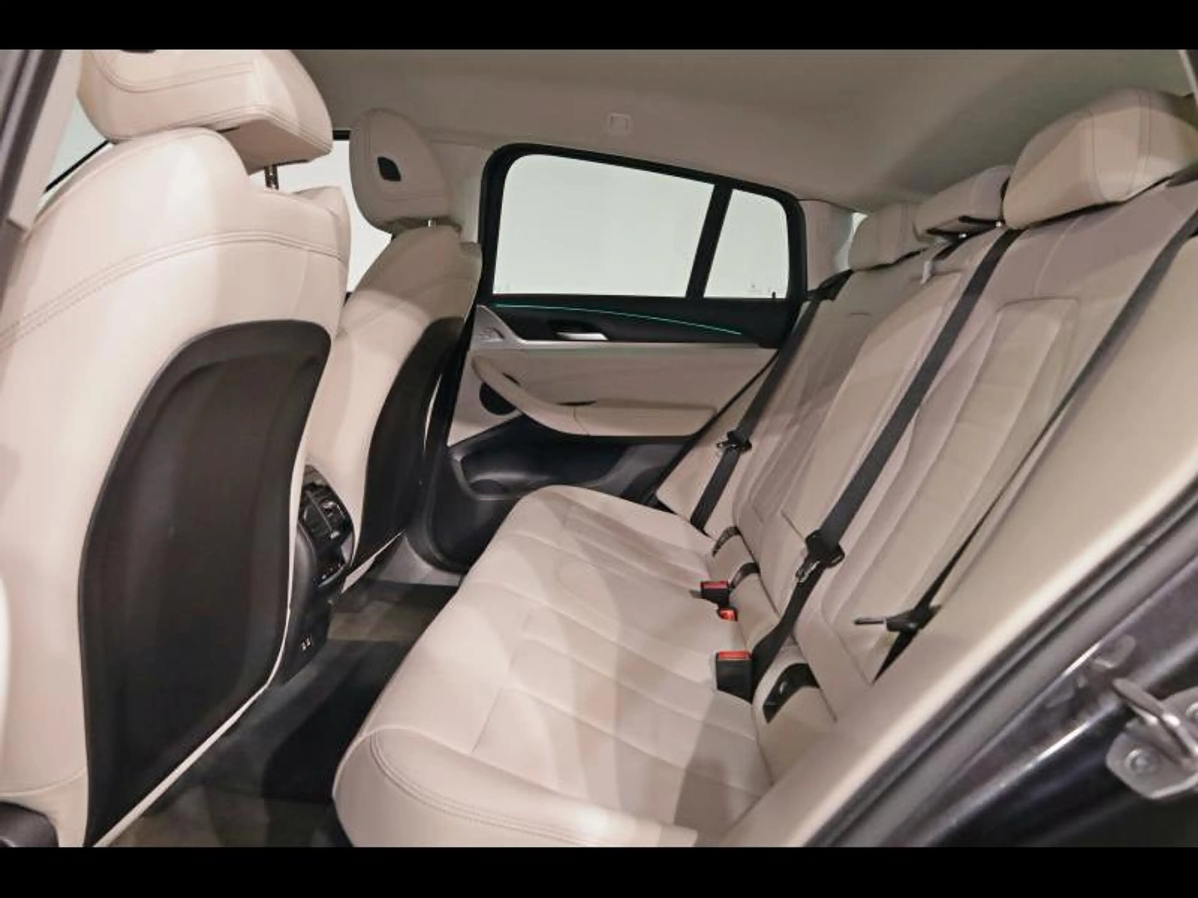 BMW X4 xDrive20i — photo 10