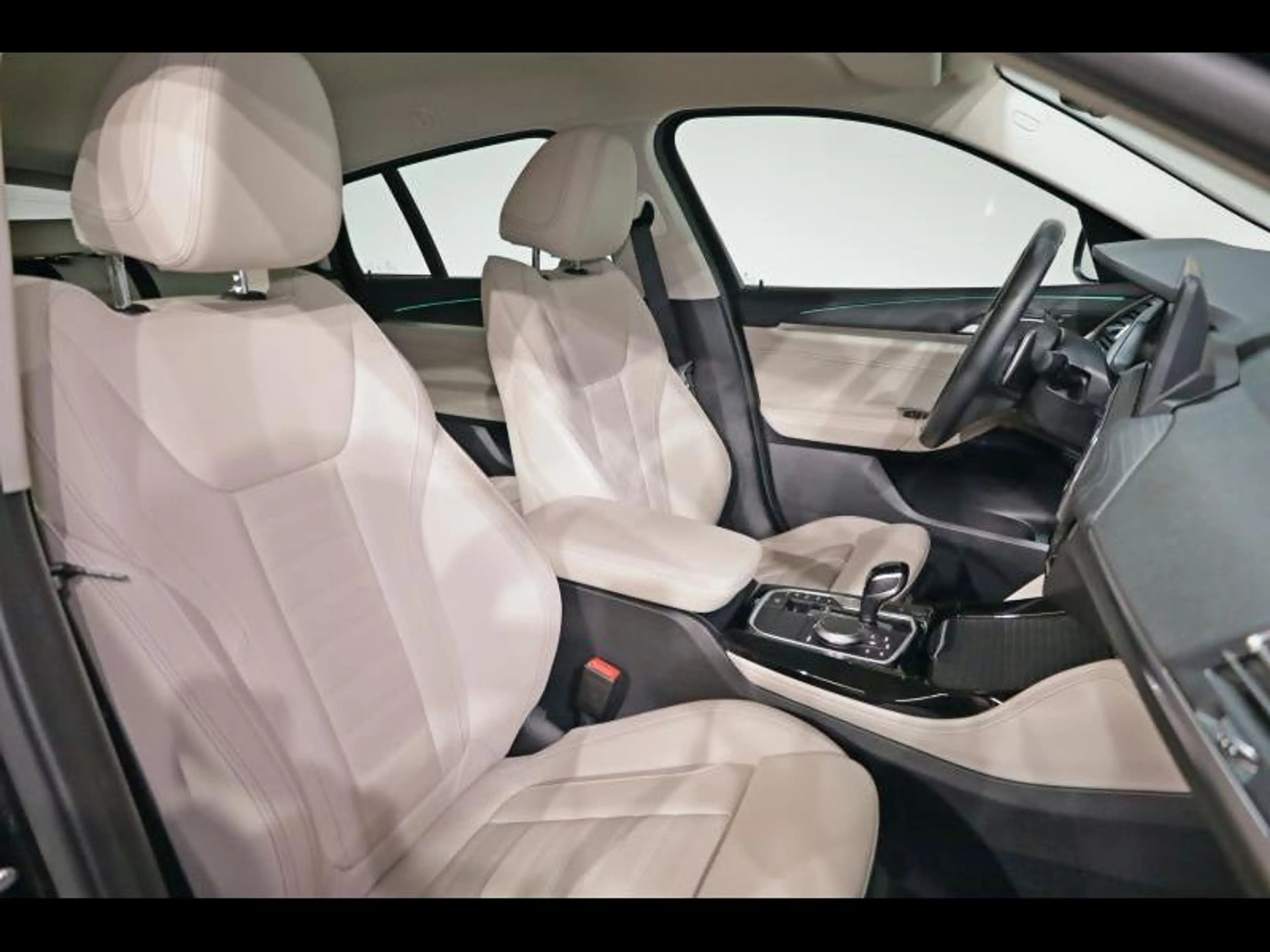 BMW X4 xDrive20i — photo 11