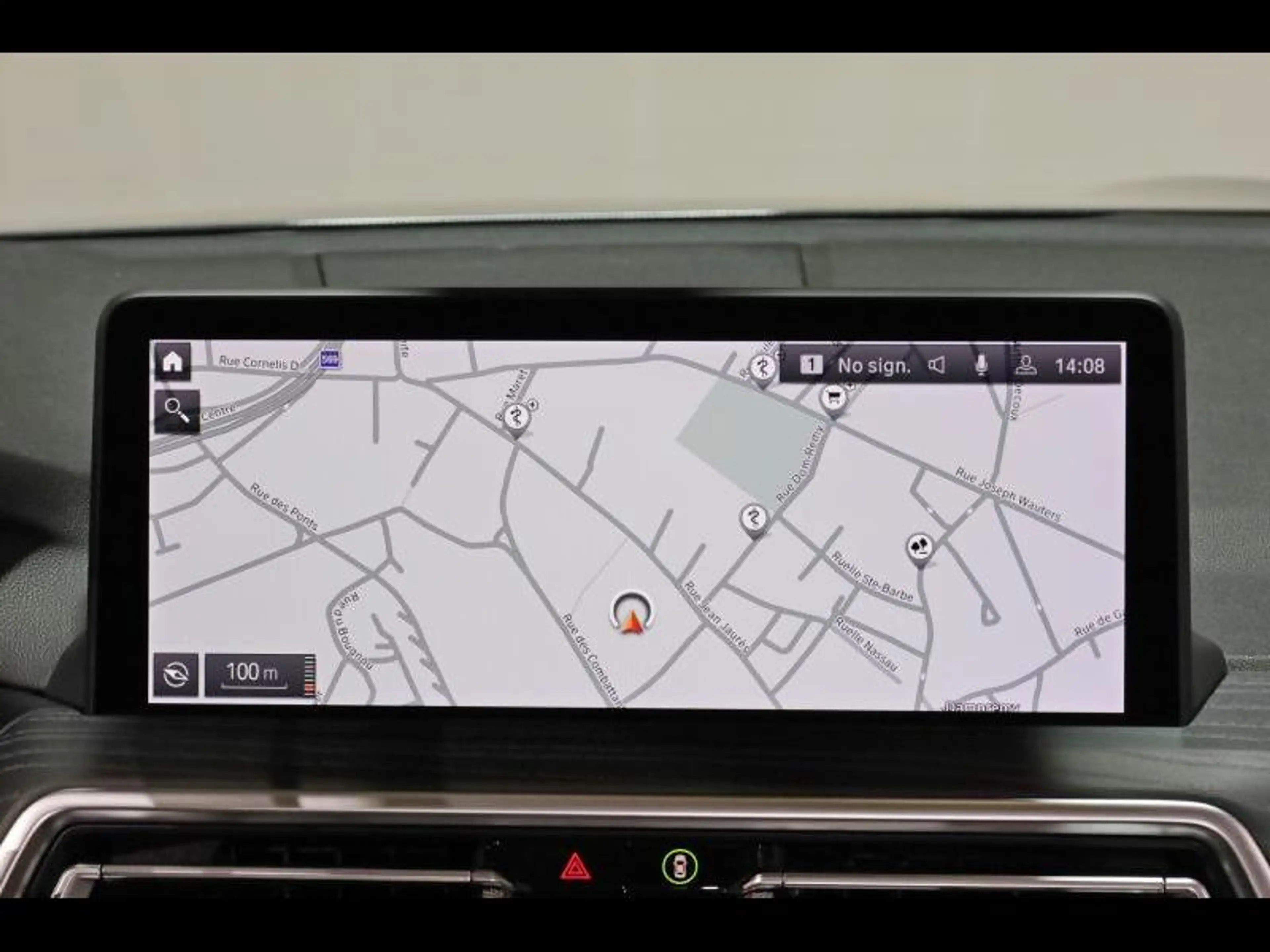 BMW X4 xDrive20i — photo 13