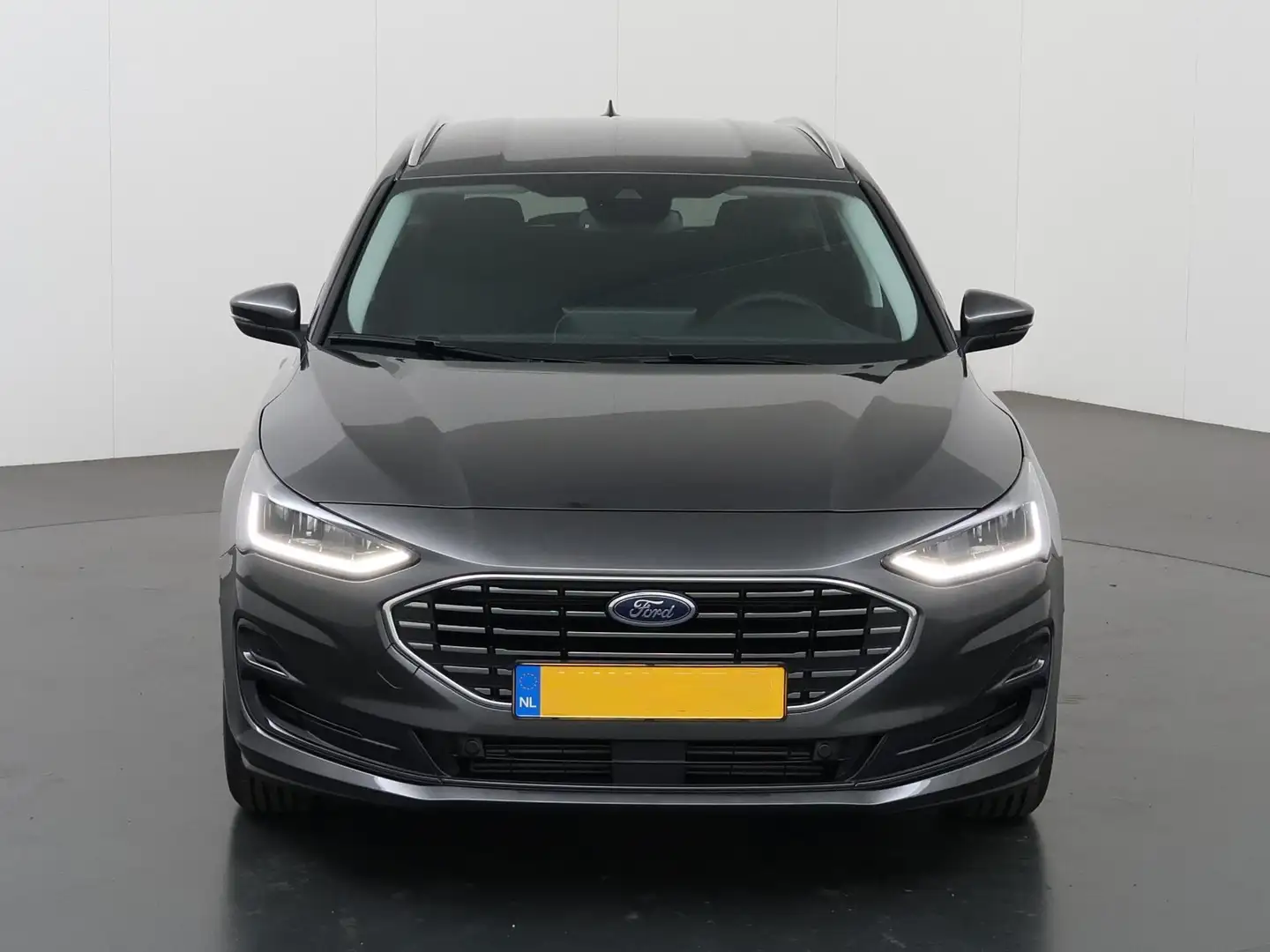 Ford Focus Wagon 1.0 EcoBoost Hybrid Titanium PRIVATE LEASE V Grijs - 2
