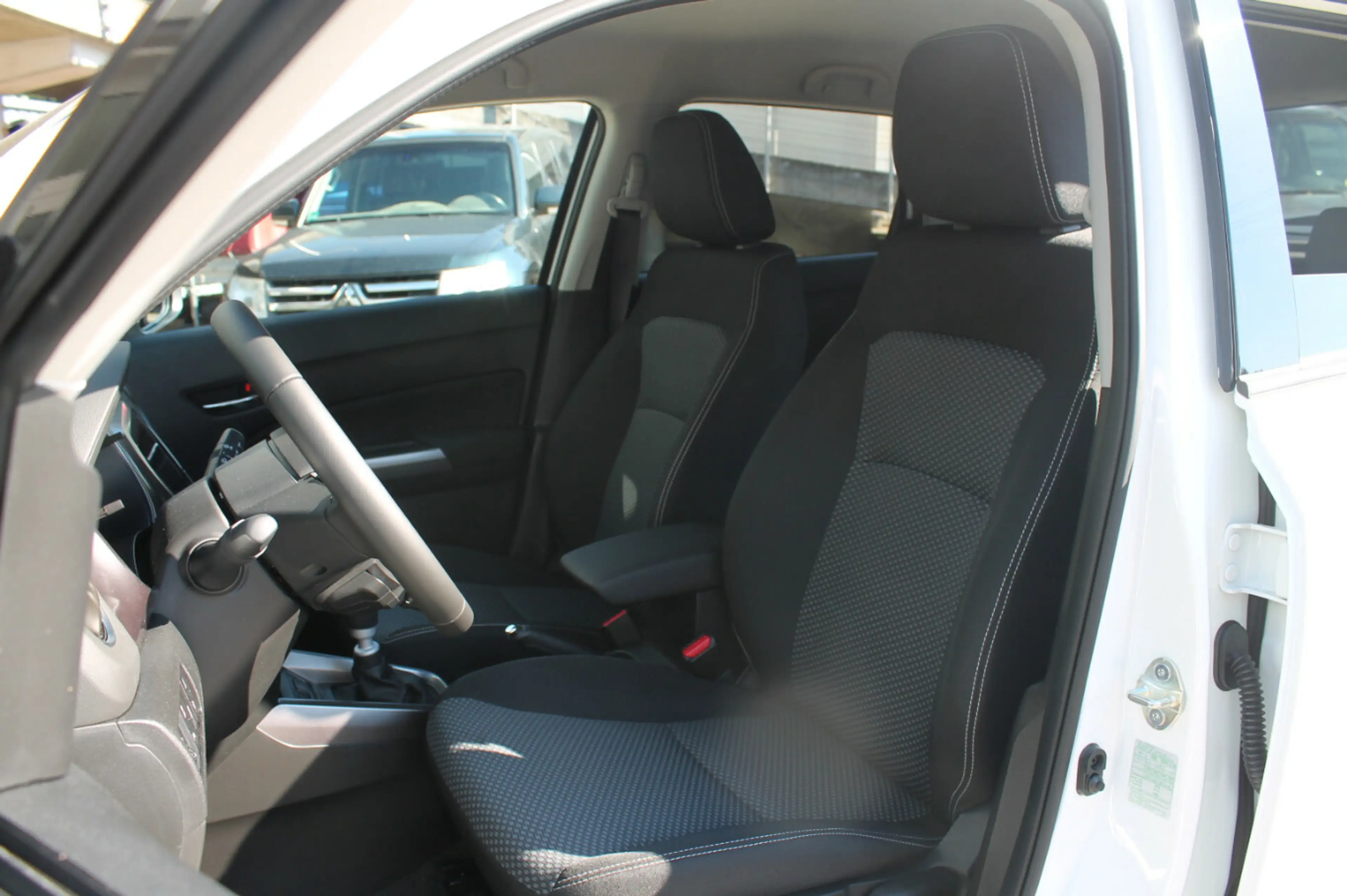 Suzuki Vitara 1.4 Comfort Hybrid — photo 11
