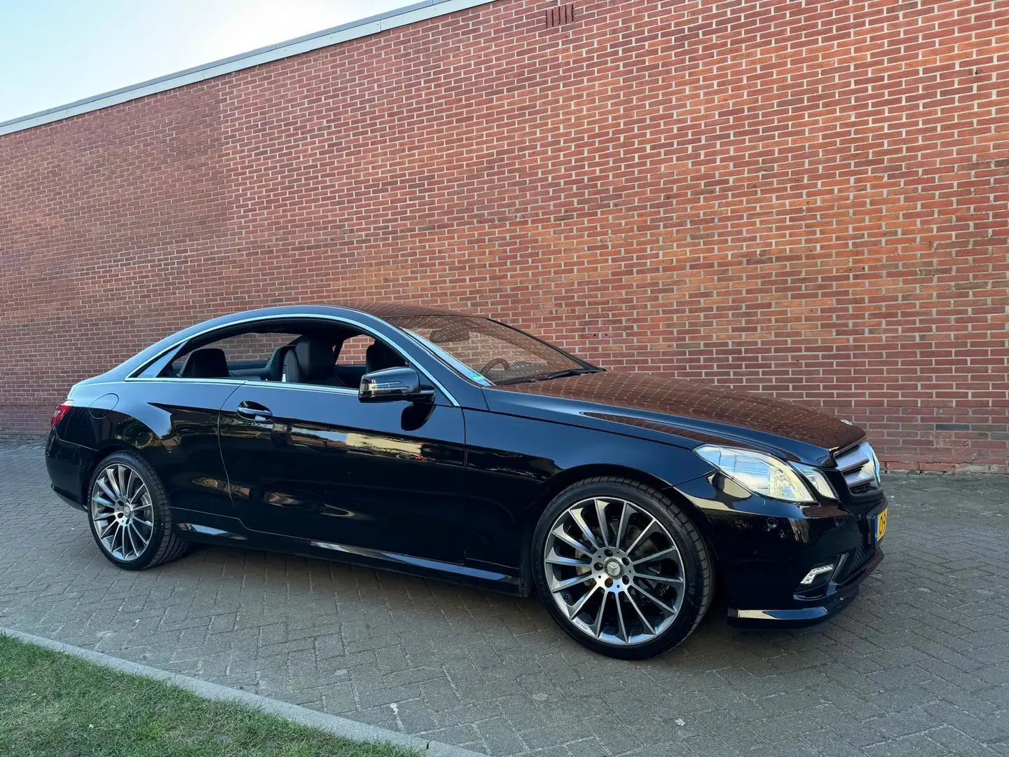 Mercedes-Benz E 250 Coupé CGI Advangarde Amg Pakket Gereviseerde motor Zwart - 2