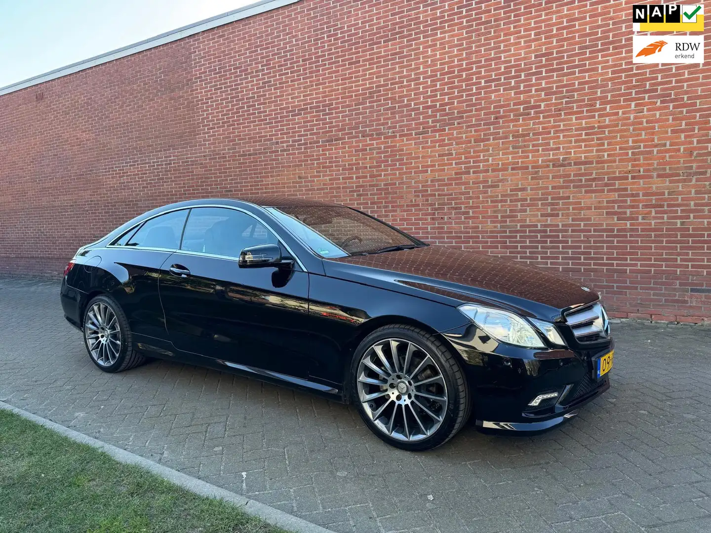 Mercedes-Benz E 250 Coupé CGI Advangarde Amg Pakket Gereviseerde motor Zwart - 1