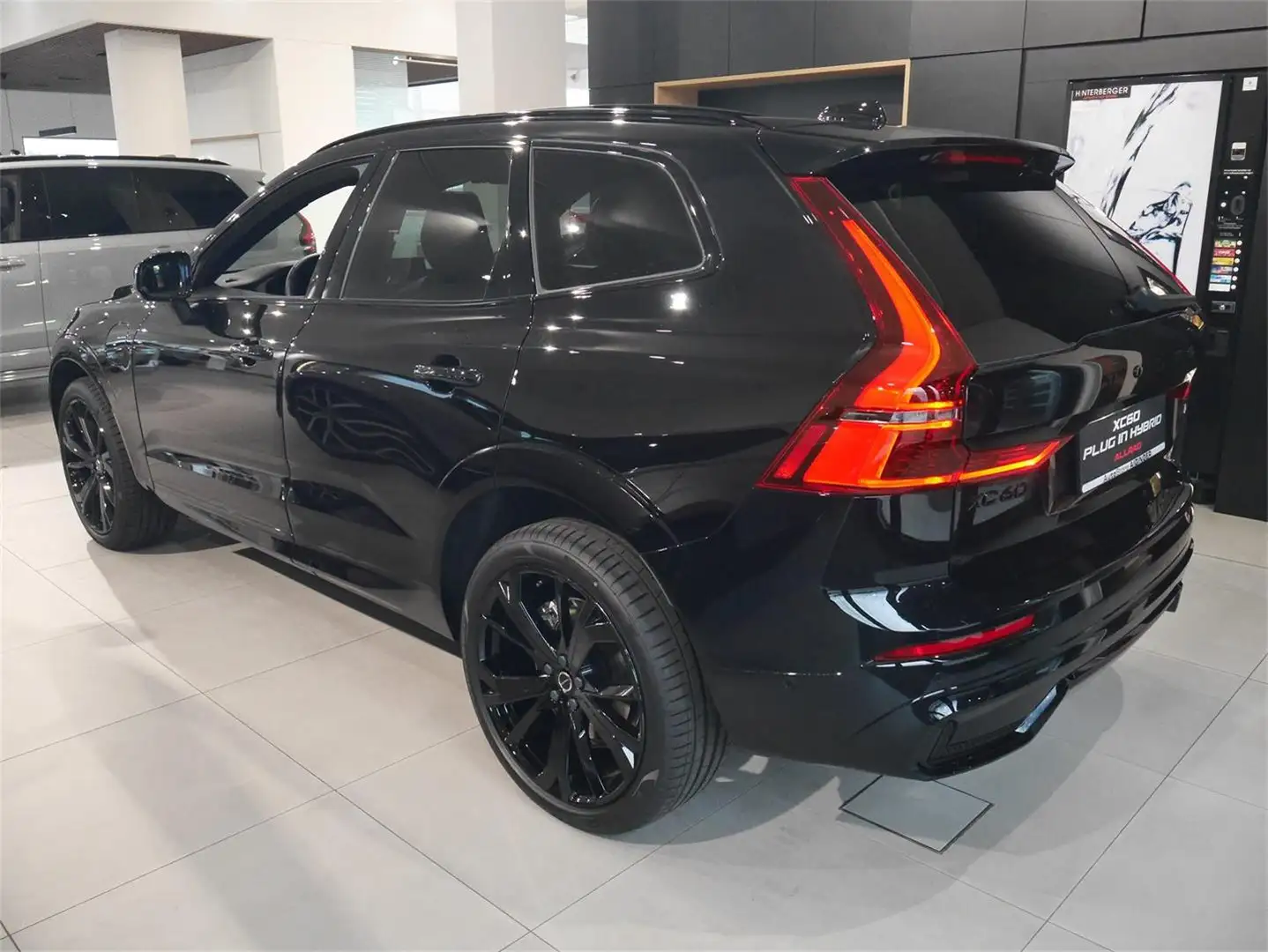 Volvo XC60 T6 AWD Plus BLACK EDITION Schwarz - 2