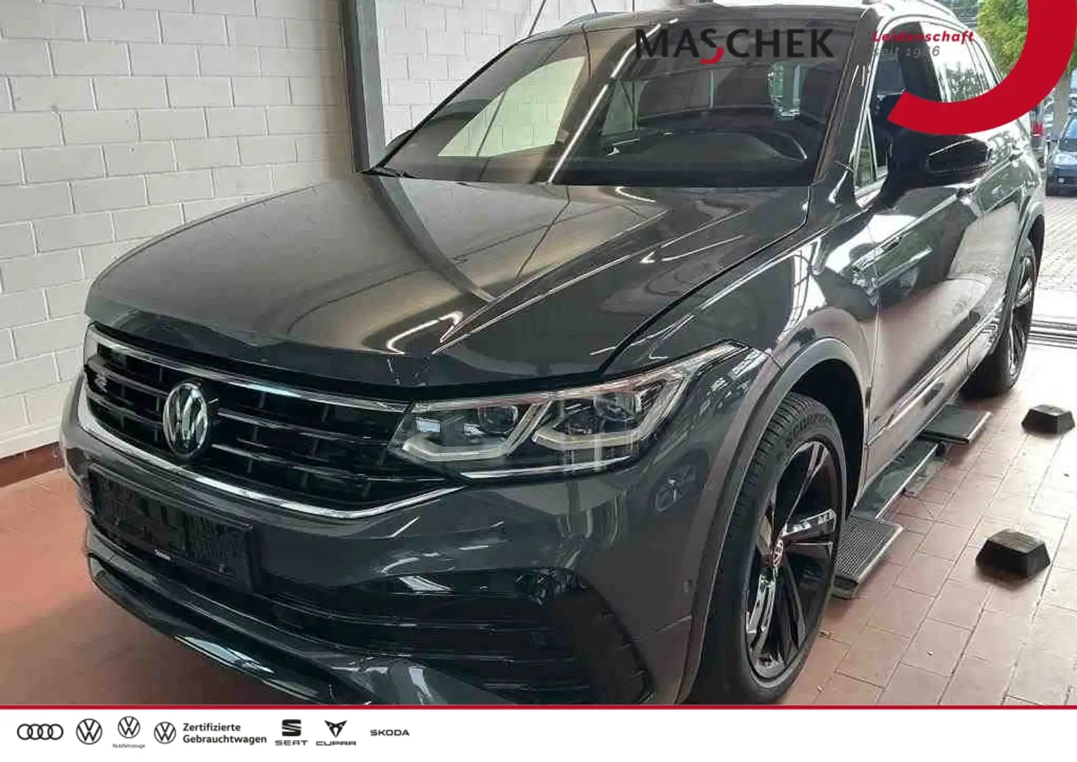 Volkswagen Tiguan R Line 2.0 TDI DSG AHK IQLight RearView BlackStyle Grau - 1