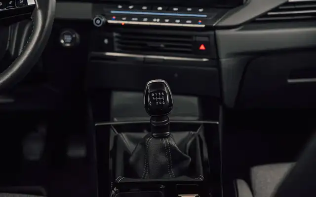 Opel Astra view 25