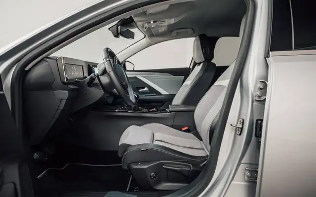 Opel Astra view 11