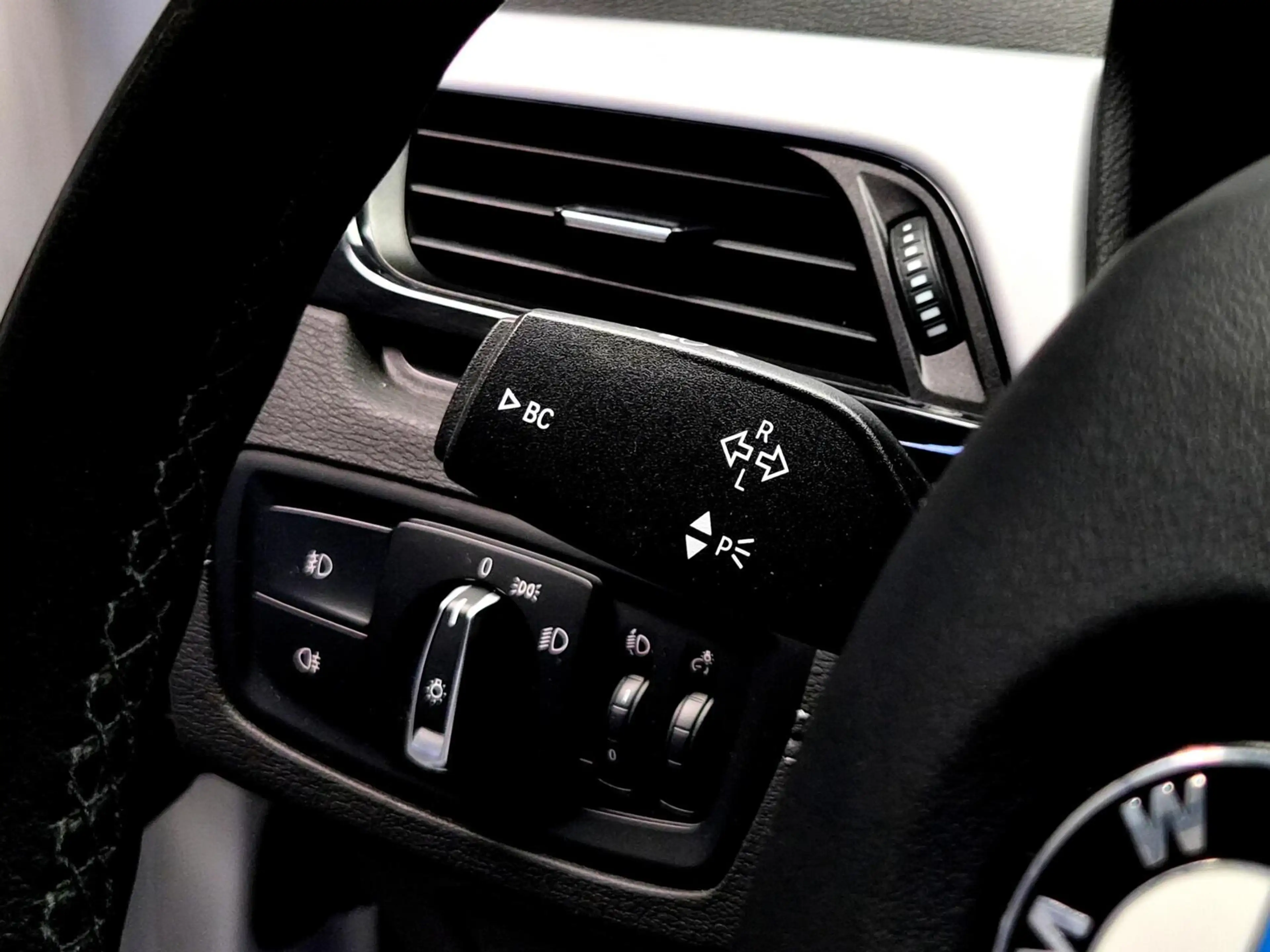 BMW X2 sDrive18i Executive |Leer|Navi|Trekhaak|Airco|PDC — photo 37