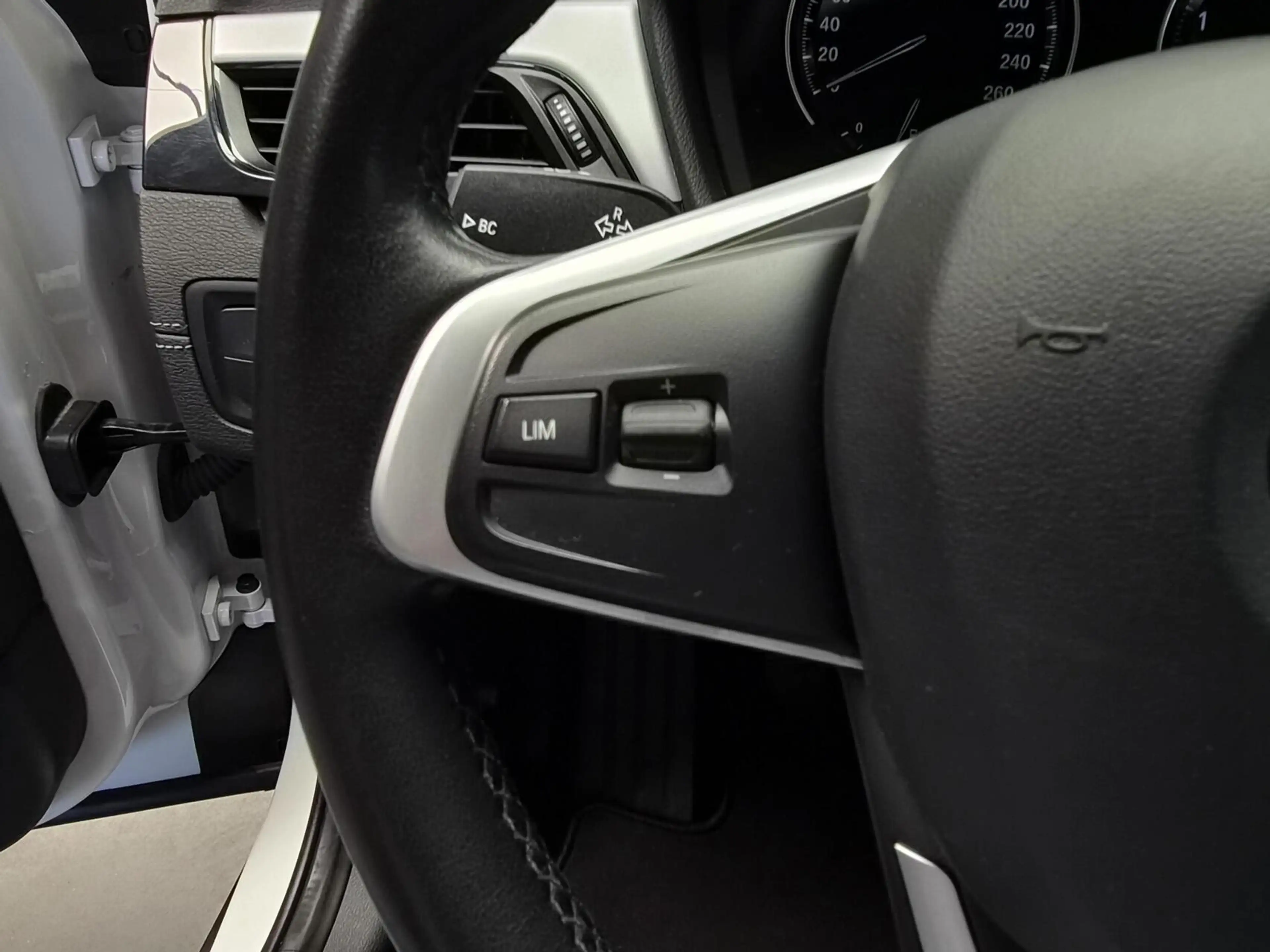 BMW X2 sDrive18i Executive |Leer|Navi|Trekhaak|Airco|PDC — photo 17