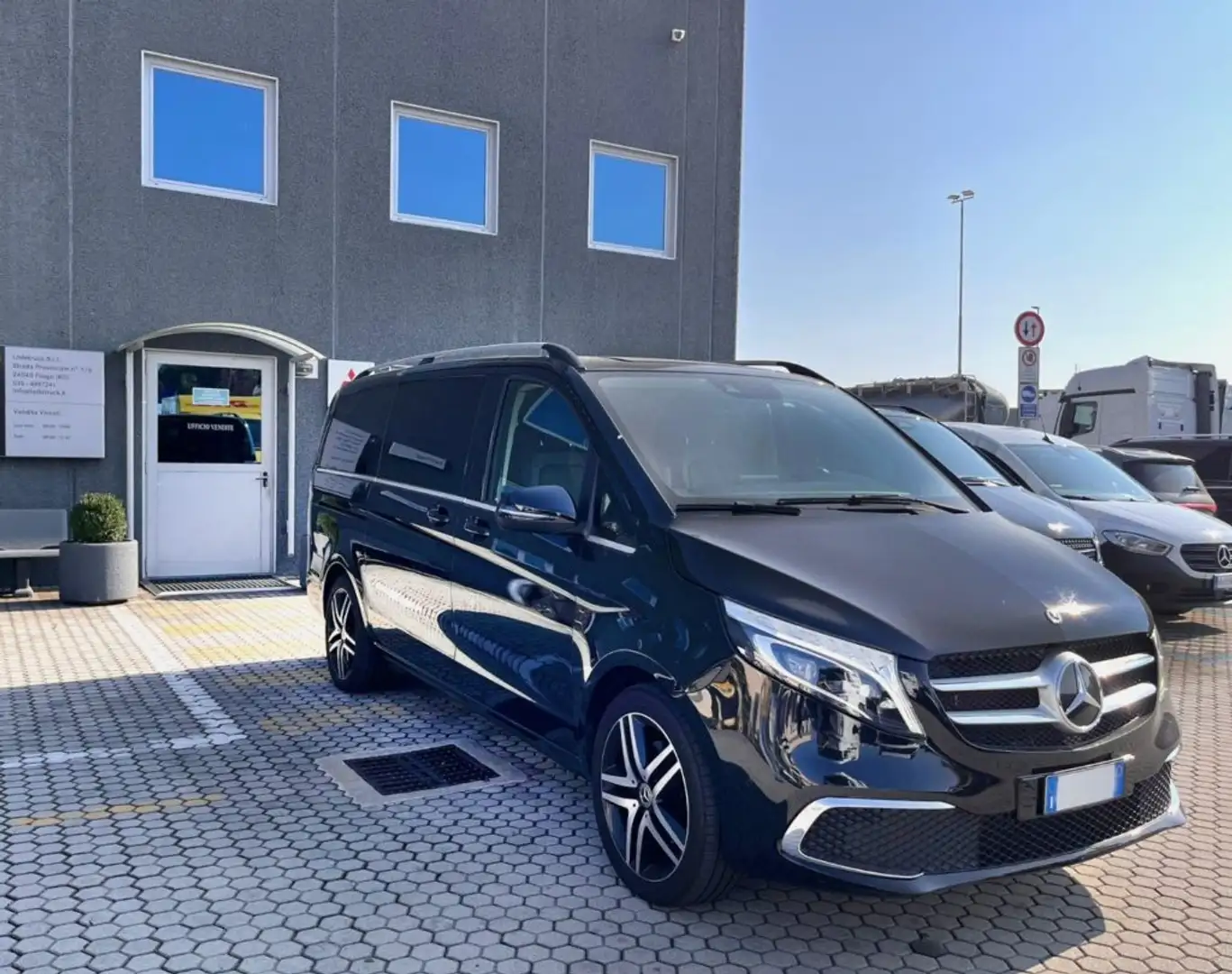 Mercedes-Benz V 250 d Automatic Premium Long Noir - 2