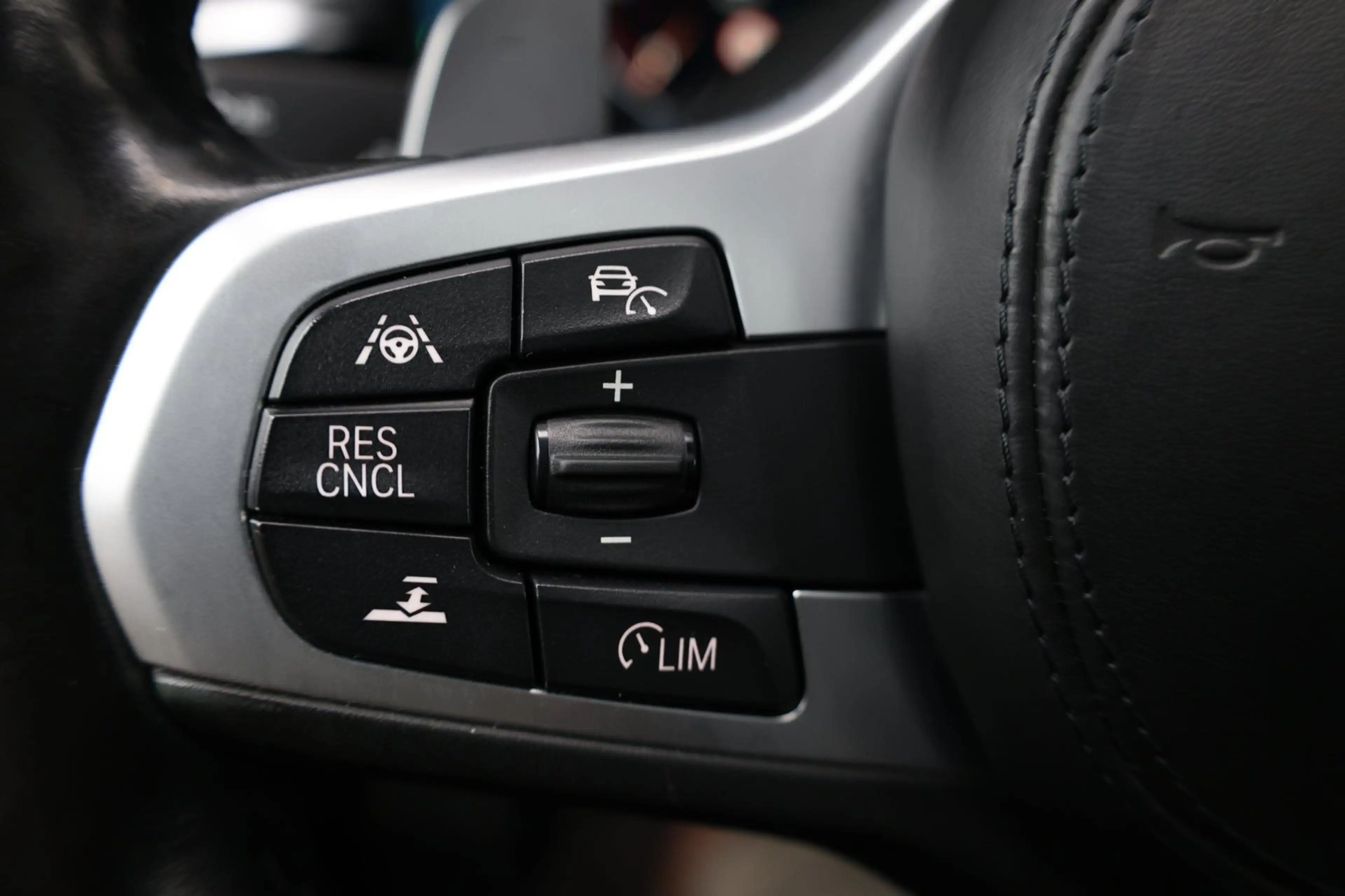 BMW 540 5-serie Touring 540i xDrive M-Sport LED/VIRTUAL/SF — photo 11