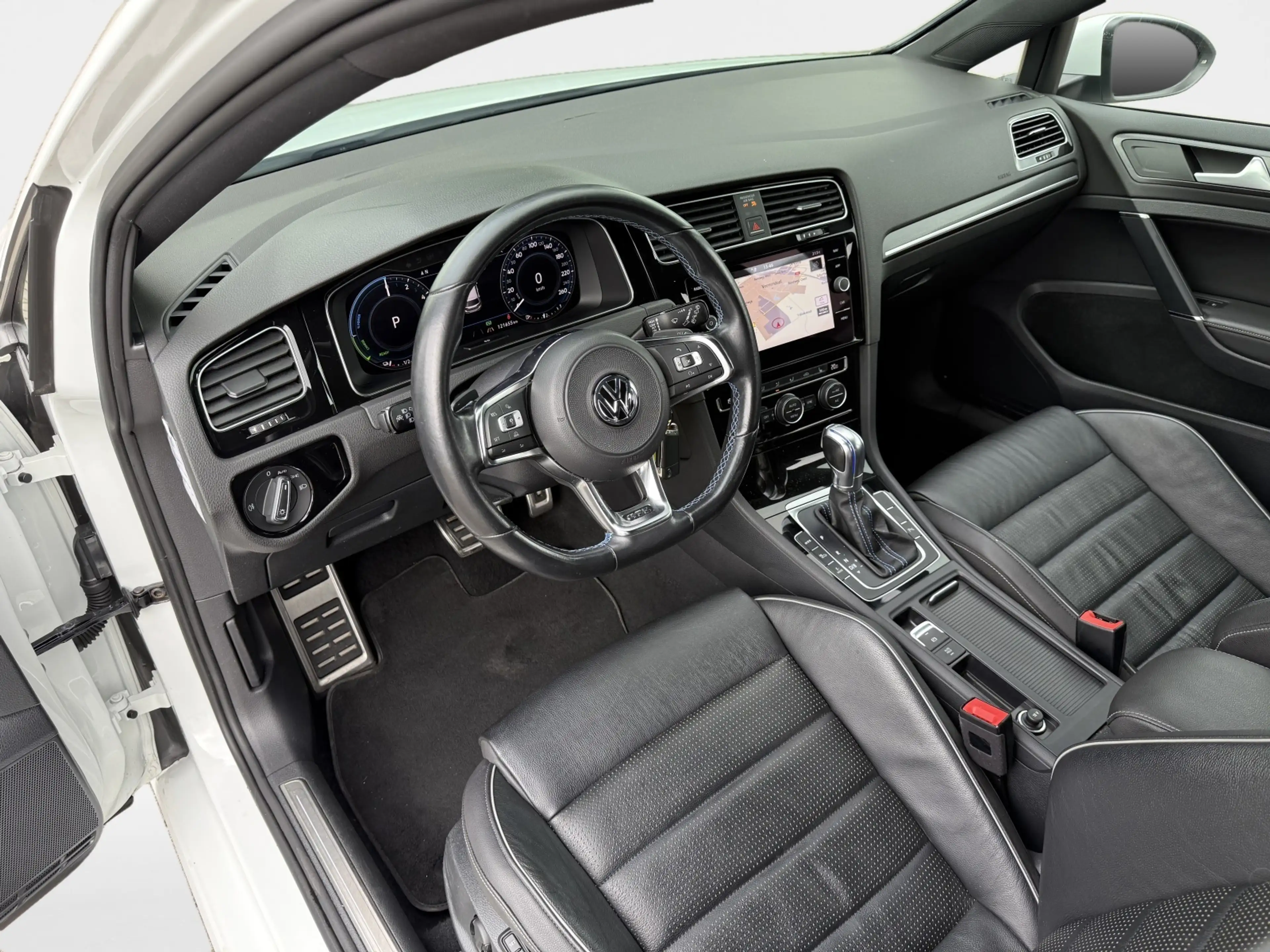 Volkswagen Golf GTE 1.4 TSI PHEV / Pano / Virtual / Leder/ Dodehoek — photo 9