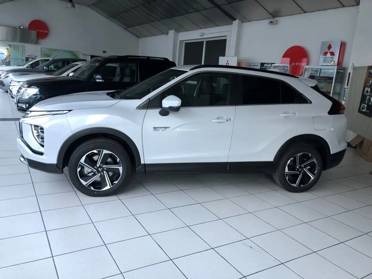 Mitsubishi Eclipse Cross PHEV Kaiteki 4WD Bílá - 2