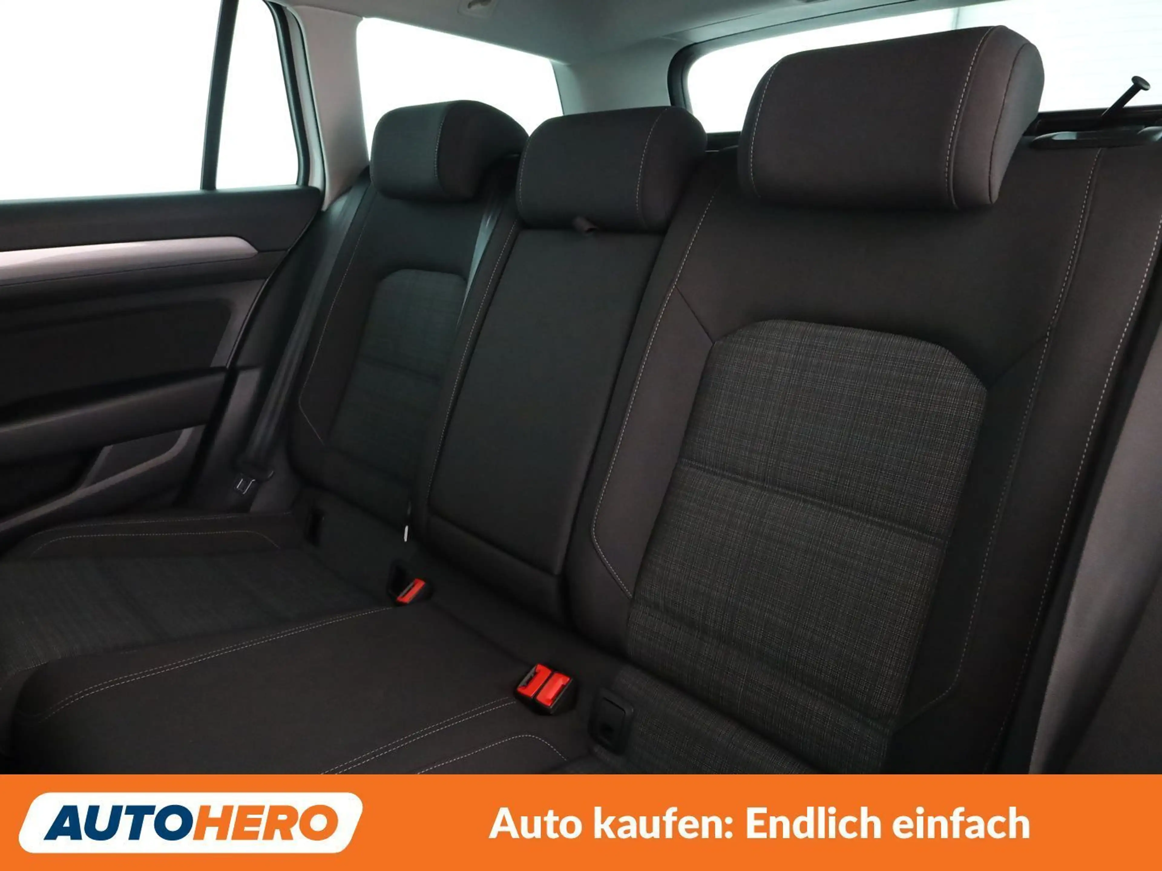 Volkswagen Passat 2.0 TDI Business — photo 14