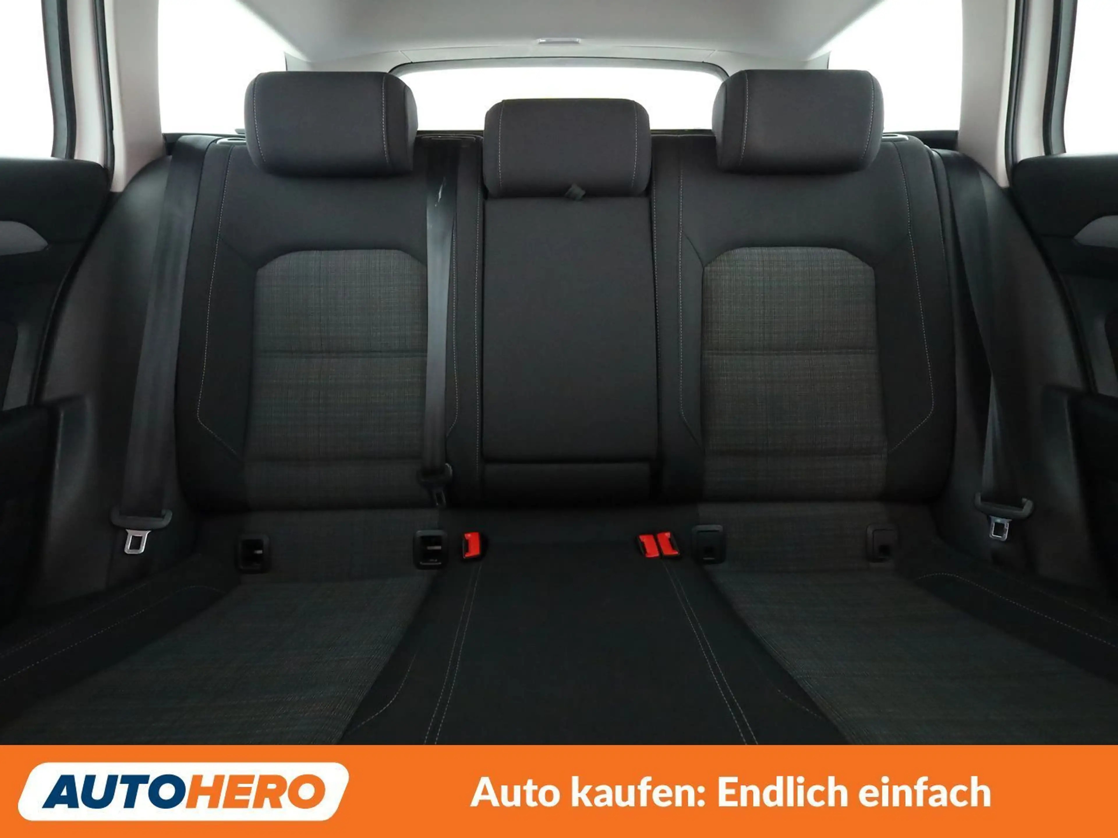 Volkswagen Passat 2.0 TDI Business — photo 15