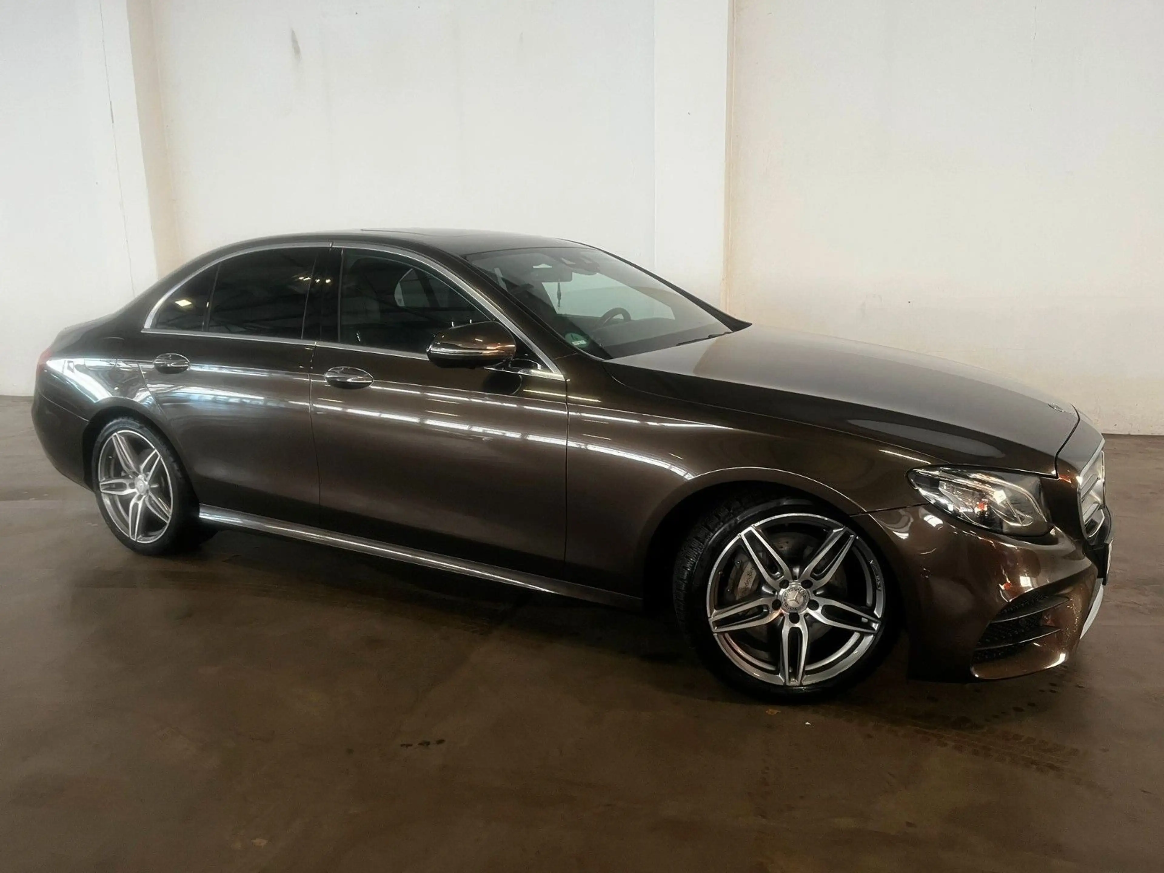 Mercedes-Benz E 350 E -Klasse Lim. E 350 d AMG - Line — photo 5