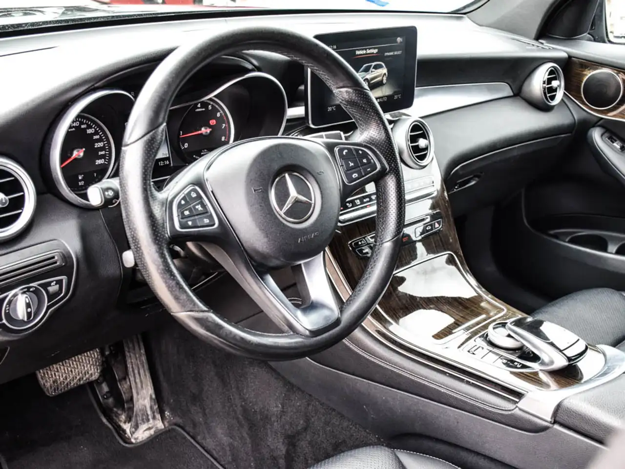Mercedes-Benz GLC снимка Mercedes-Benz GLC