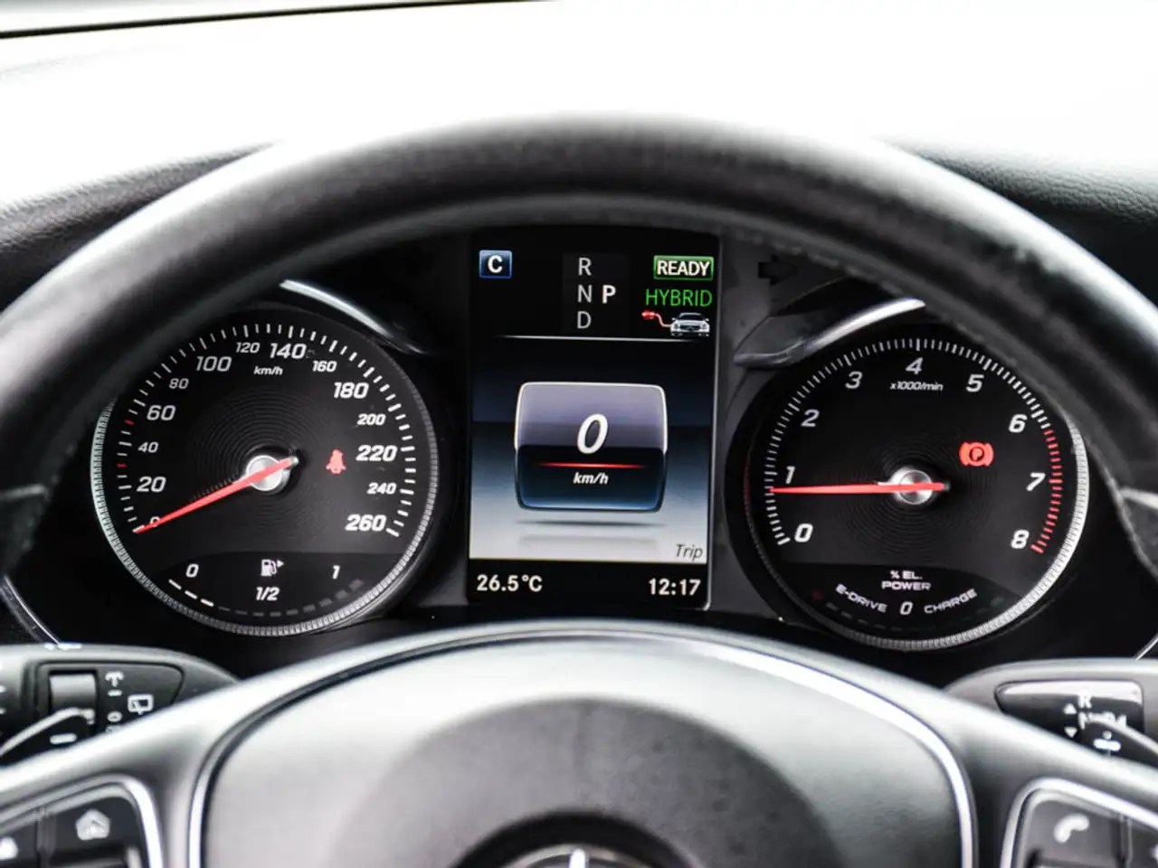Mercedes-Benz GLC снимка Mercedes-Benz GLC