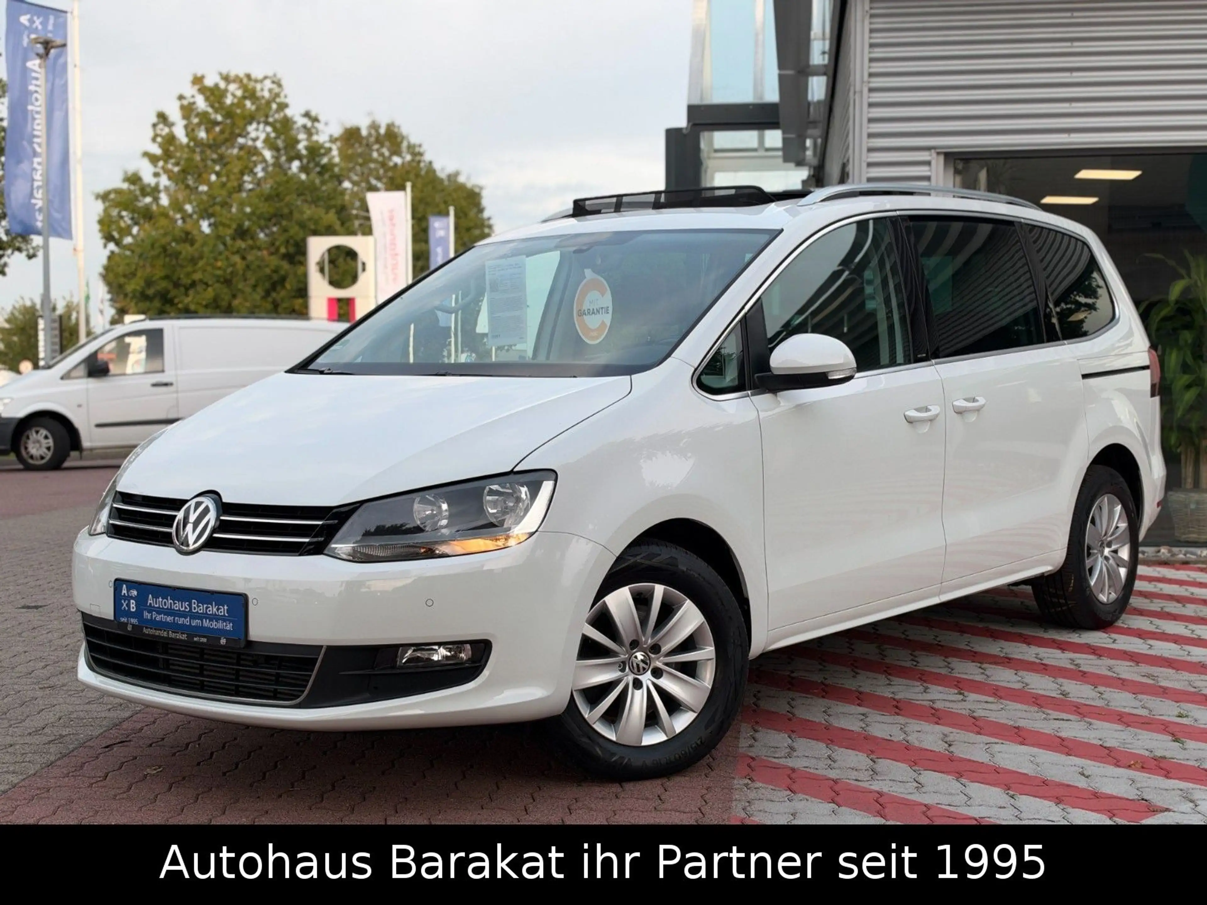 Volkswagen Sharan 2.0 TSI Allstar DSG PANO NAV SHZ ACC AHK — photo 4