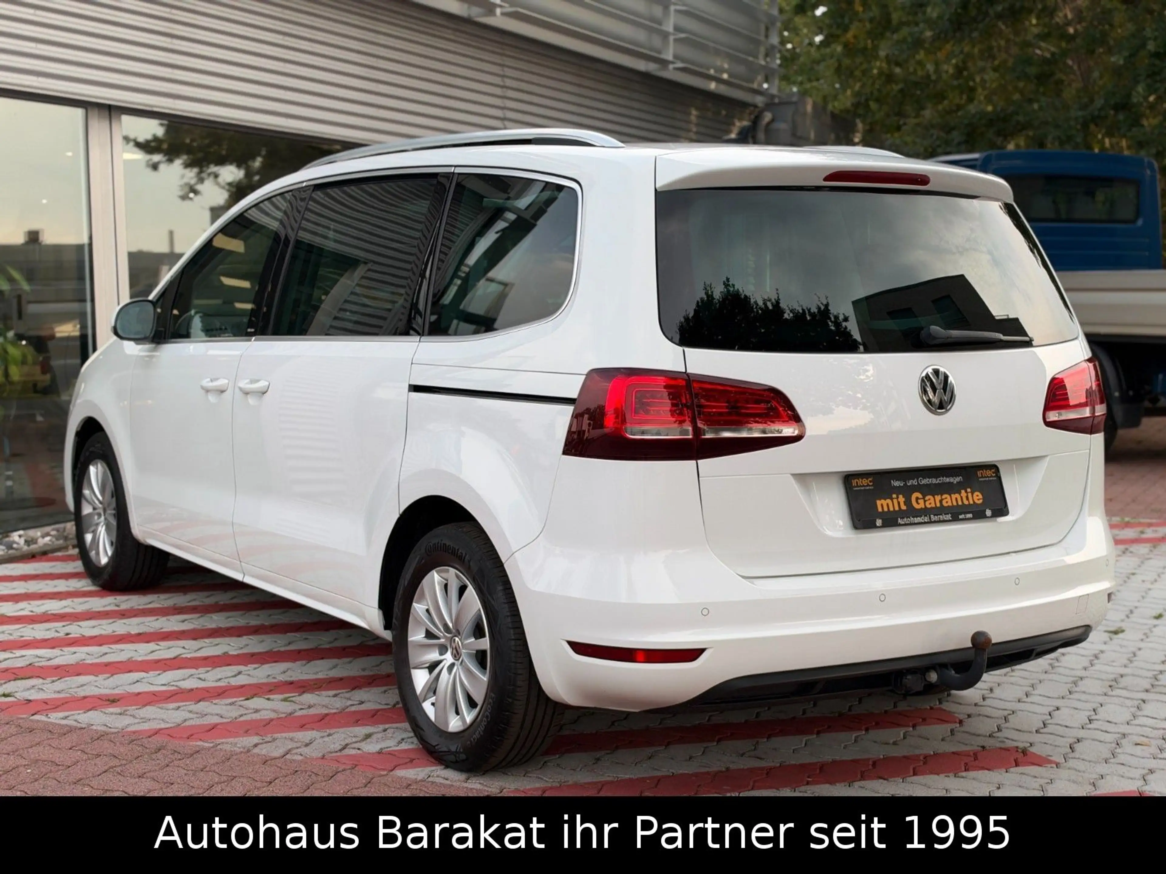 Volkswagen Sharan 2.0 TSI Allstar DSG PANO NAV SHZ ACC AHK — photo 6