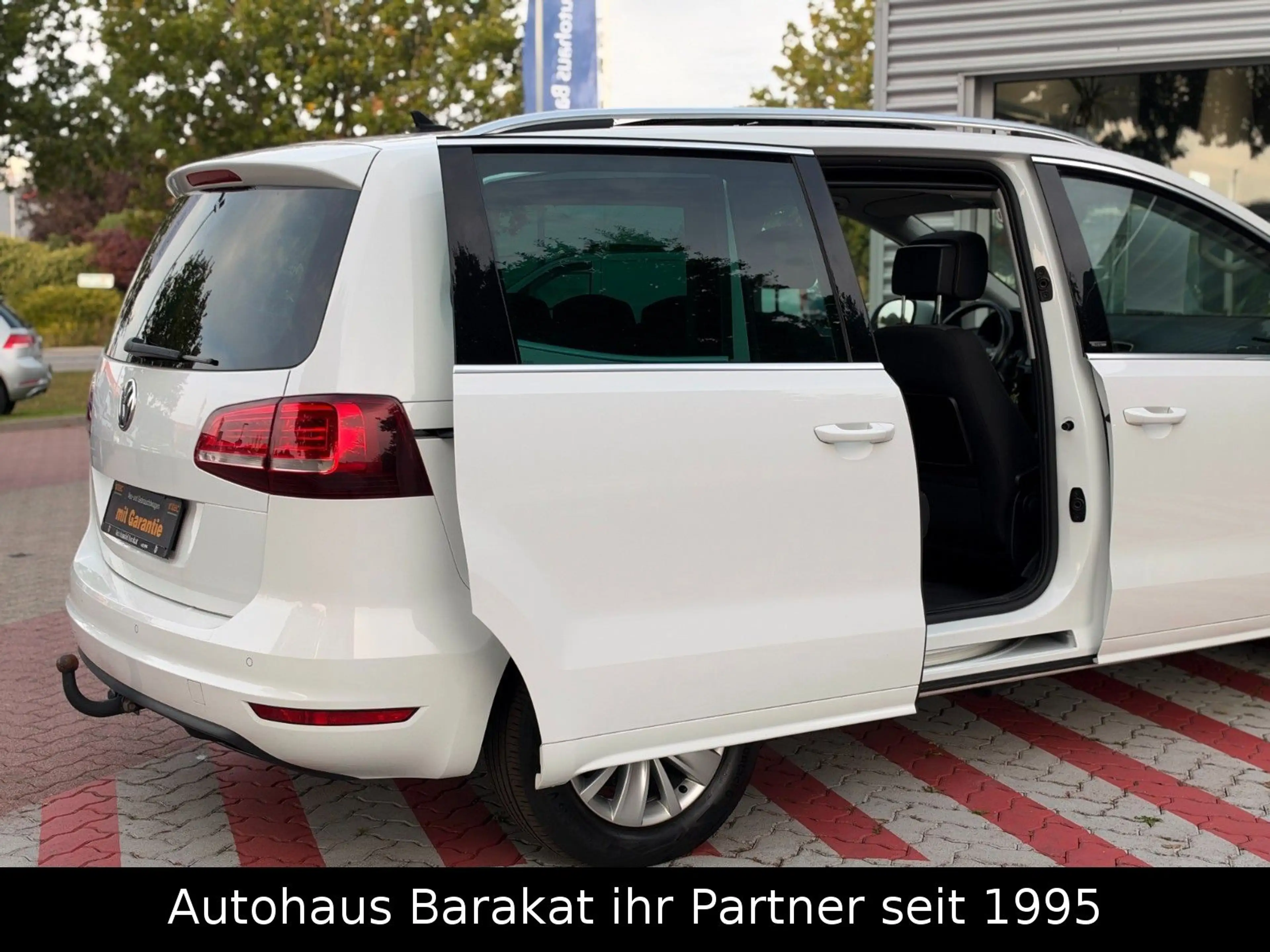 Volkswagen Sharan 2.0 TSI Allstar DSG PANO NAV SHZ ACC AHK — photo 13