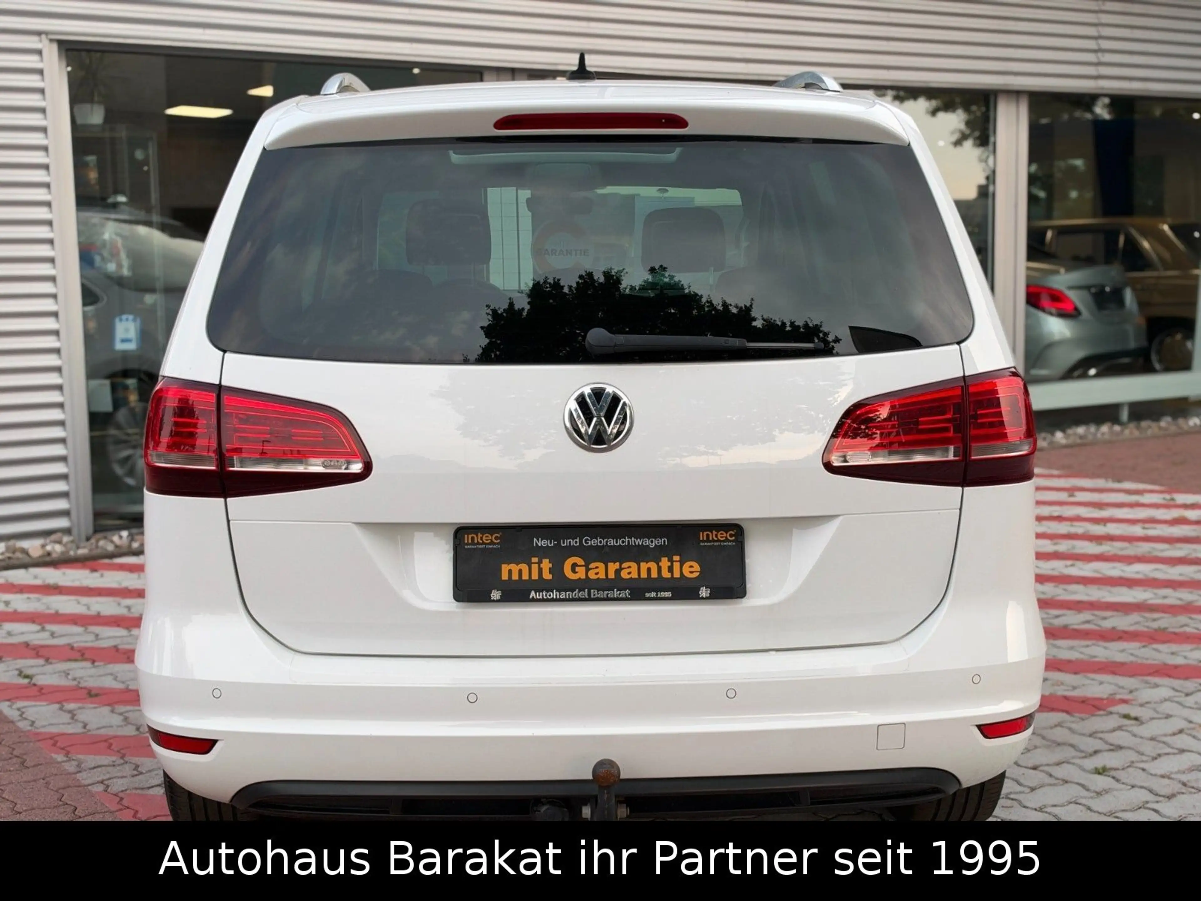 Volkswagen Sharan 2.0 TSI Allstar DSG PANO NAV SHZ ACC AHK — photo 7