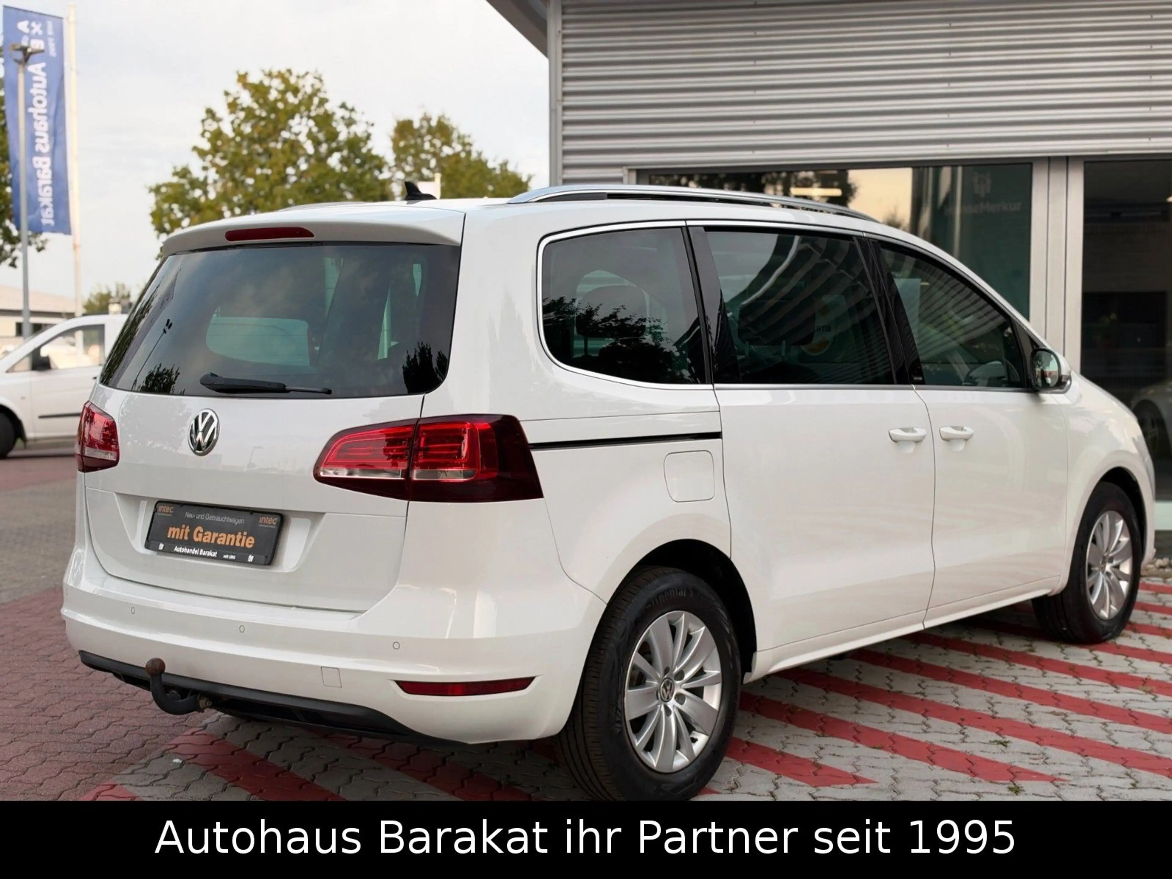 Volkswagen Sharan 2.0 TSI Allstar DSG PANO NAV SHZ ACC AHK — photo 12