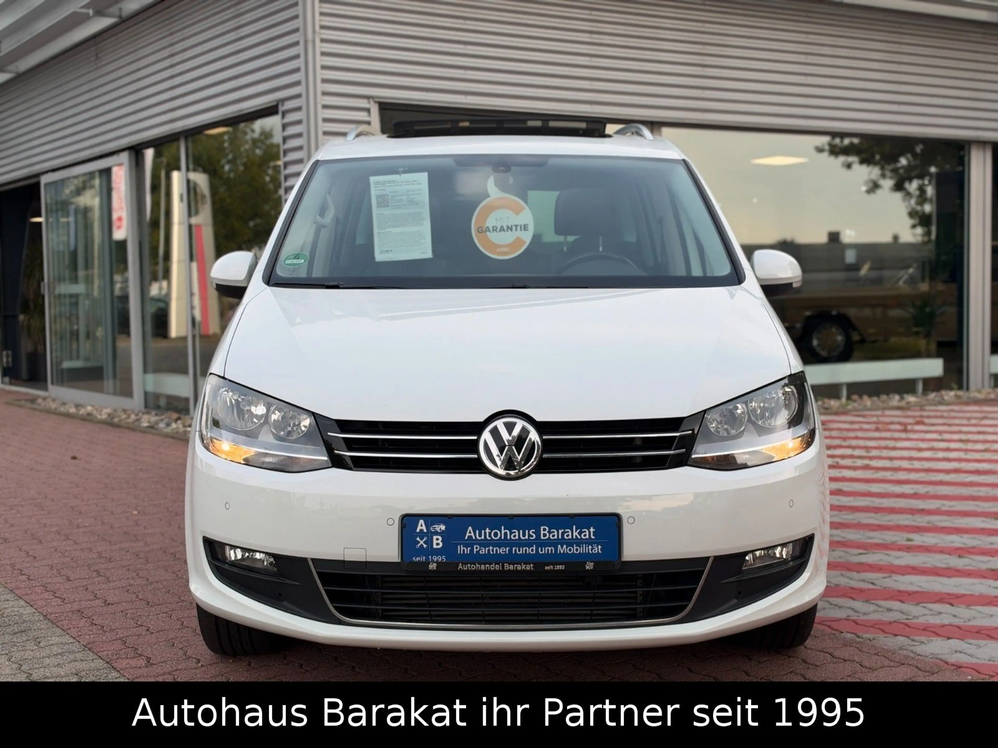 Volkswagen Sharan 2.0 TSI Allstar DSG PANO NAV SHZ ACC AHK — photo 3