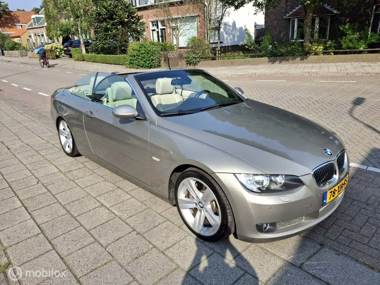 BMW 335 3-serie Cabrio 335i High Executive, leer, trekhaak Bruin - 1