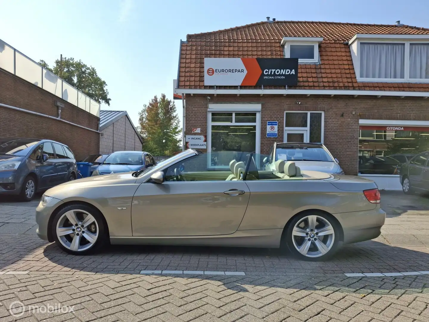 BMW 335 3-serie Cabrio 335i High Executive, leer, trekhaak Hnědá - 2