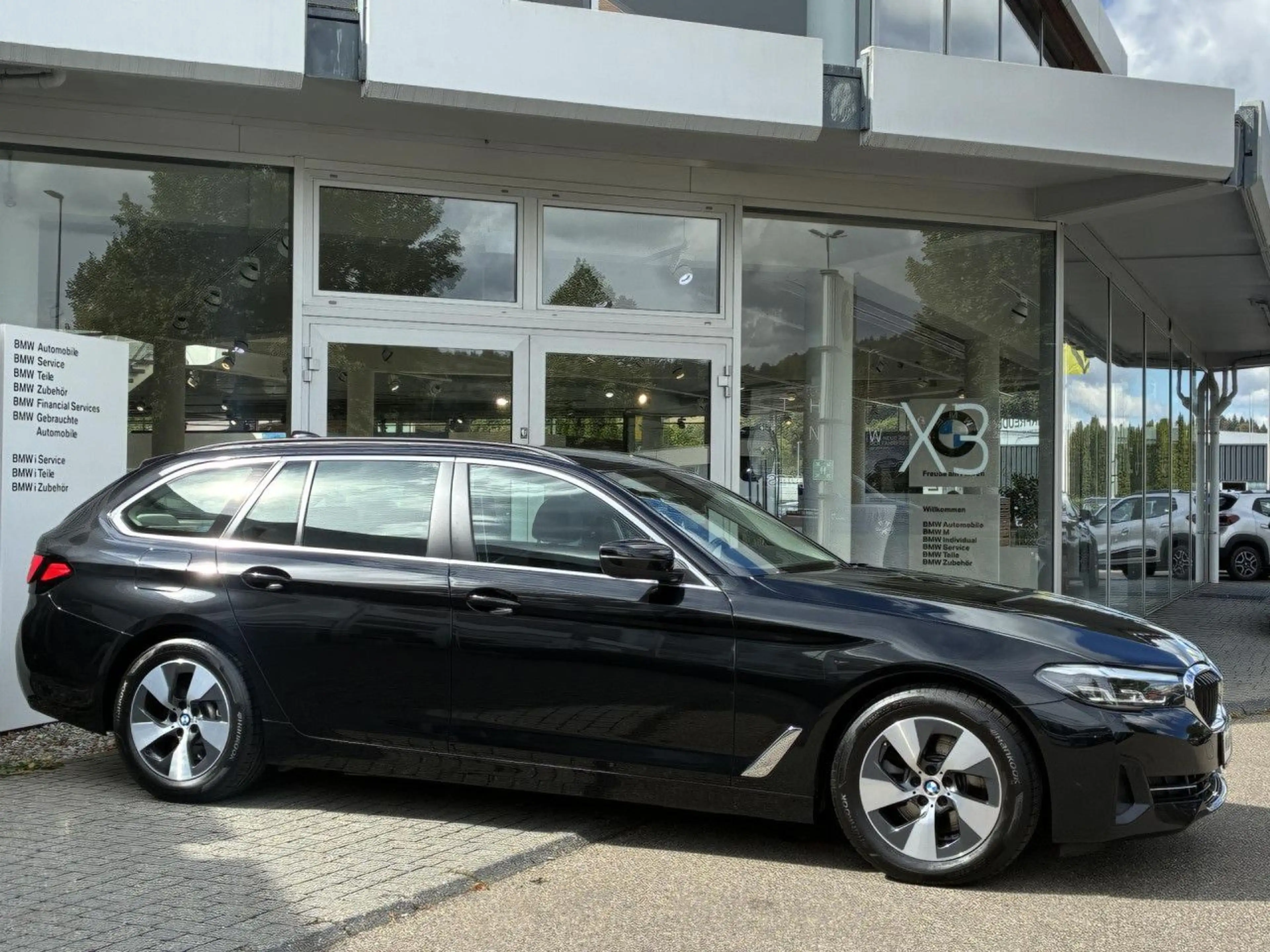 BMW 520 d xDr.T.SportS.ACC Kamera LiveProf.ParkAs.AHK — photo 6