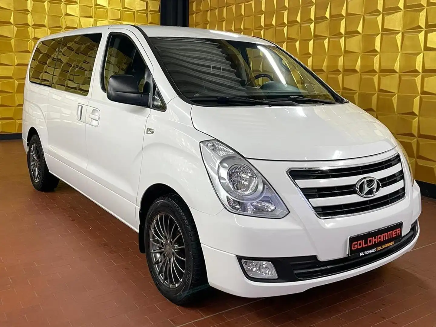 Hyundai H-1 2.5 CRDi Travel KAMERA/TEMP/NAV Weiß - 2