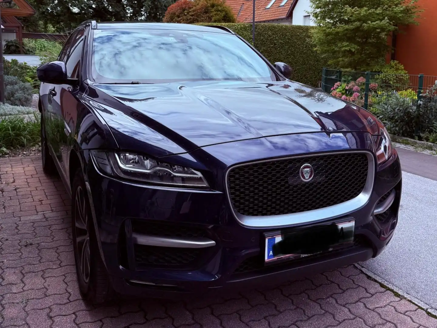 Jaguar F-Pace F-Pace 20d AWD R-Sport Aut. R-Sport Blau - 1